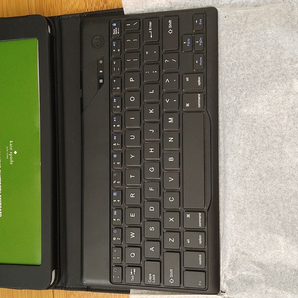 Kate Spade new with box Bluetooth keyboard folio for iPad Air 2 - Picture 8 of 8